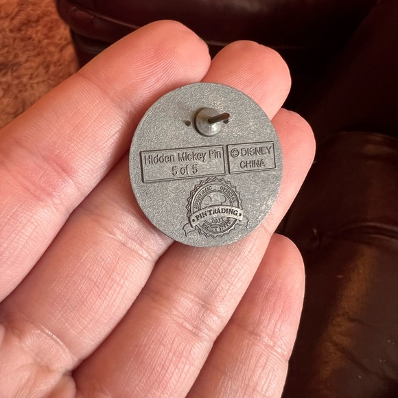 DLR 2011 Hidden Mickey Disneyland Icons Big Thunder Iron Works Disney Pin 85634 - Picture 4 of 4
